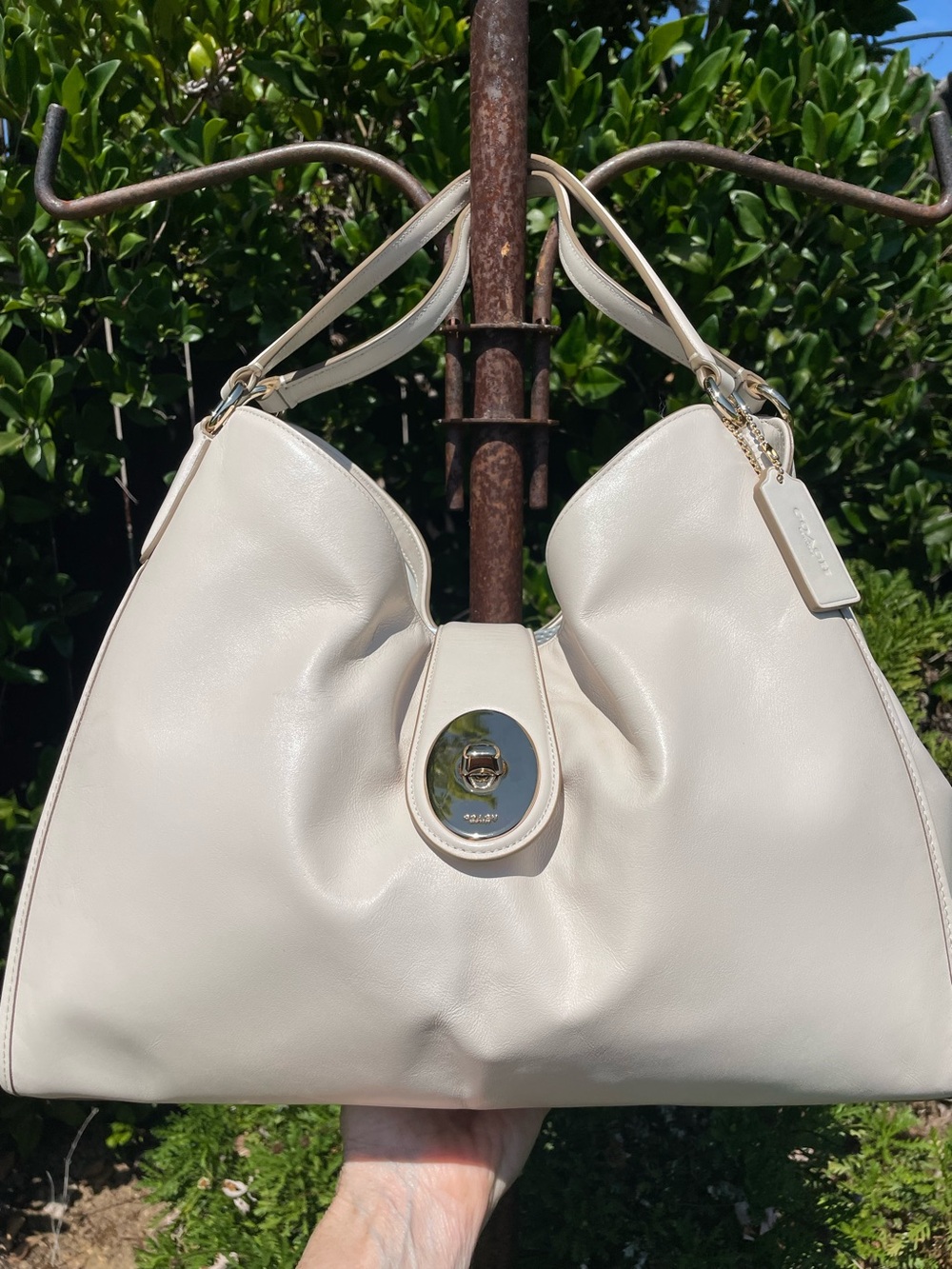 Coach Ivory Leather Turn-Lock Hobo Shoulder Bag Large Tote Gold Hardware Hangtag